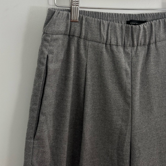 Ann Taylor Pull-On Pleated Wide Leg Pants - Picture 8 of 9